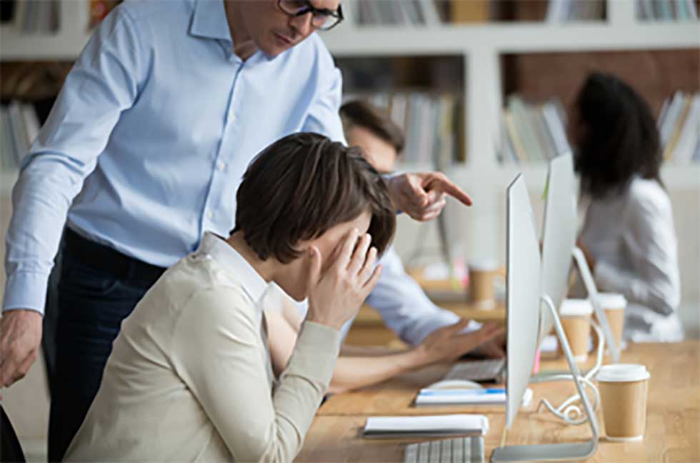 محیط کار سمی و زنان