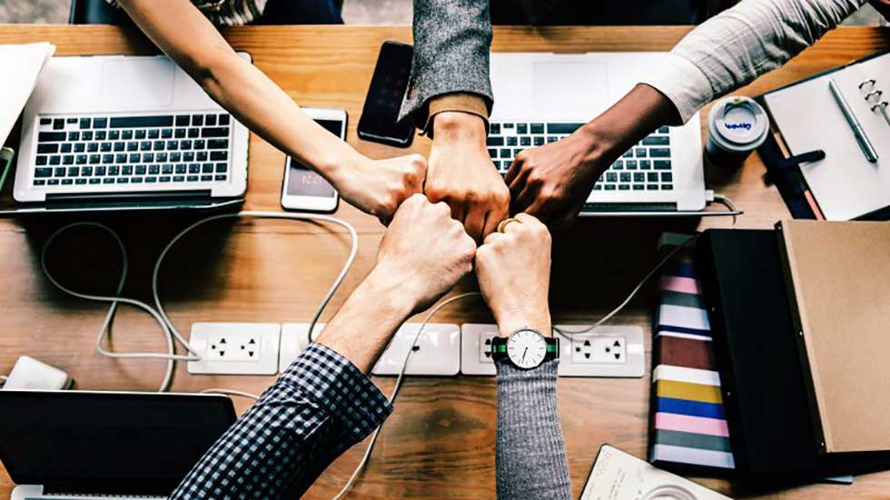 بهبود کار تیمی و شجاعت